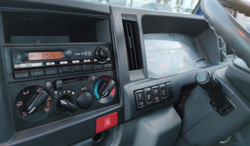 
								Isuzu Elf Kamyon Arkası Lıftlı 2010 Model dolu									