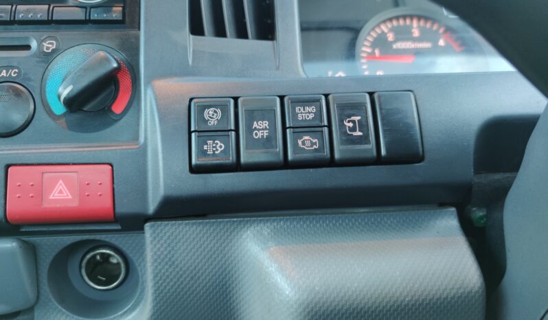 
								Isuzu Elf Kamyon Arkası Lıftlı 2010 Model dolu									