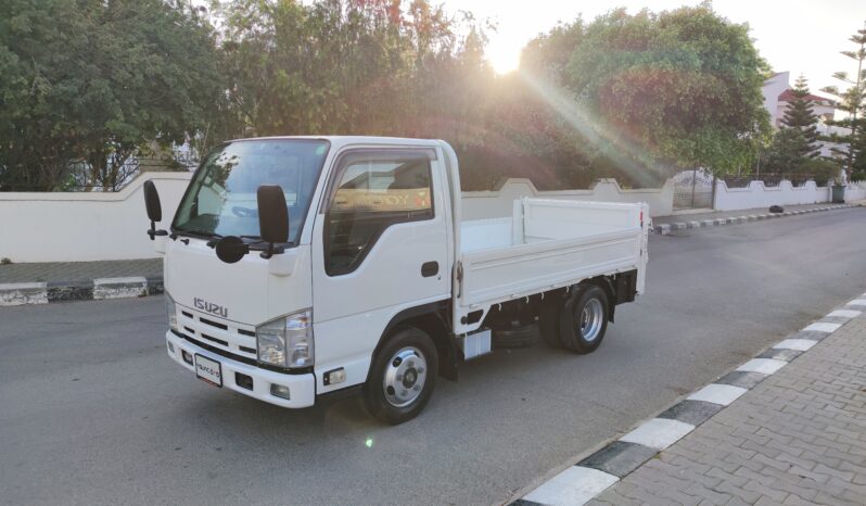 
								Isuzu Elf Kamyon Arkası Lıftlı 2011 Model dolu									