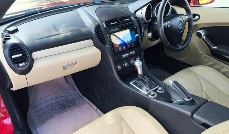 
								Mercedes Benz SLK 2007 Model dolu									