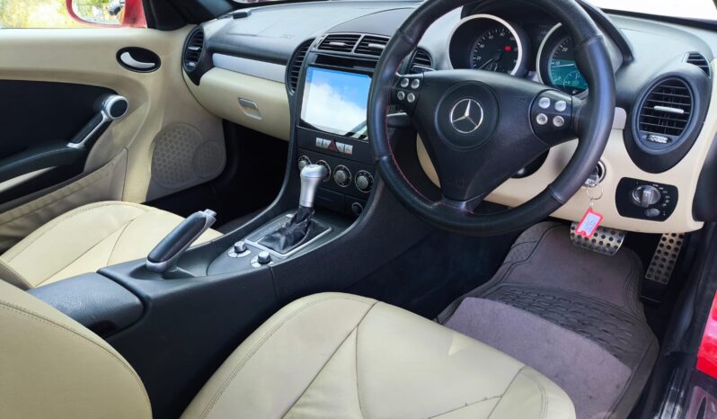 
								Mercedes Benz SLK 2007 Model dolu									