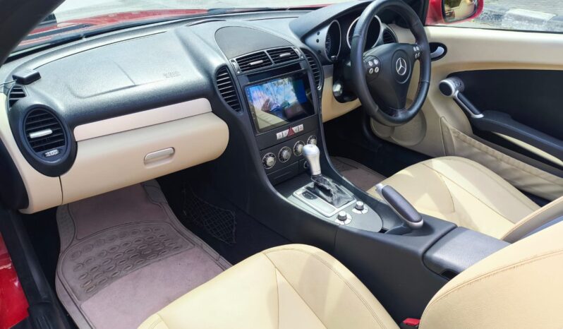 
								Mercedes Benz SLK 2007 Model dolu									
