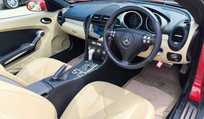 
								Mercedes Benz SLK 2007 Model dolu									