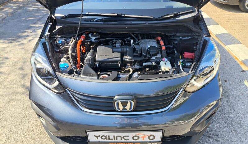 
								2022 Model Honda Fit Cross Hybrid e : HEV 1.5 Benzin Otomatik dolu									