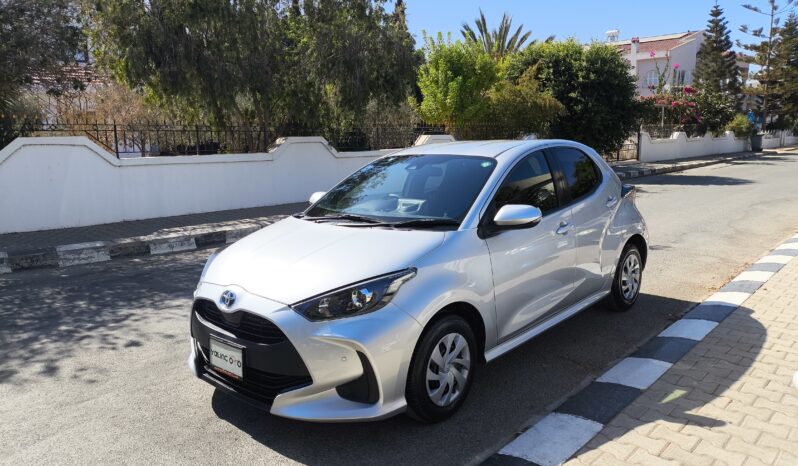 
								2021 Model Toyota Yaris Hybrid Synergy Drive dolu									