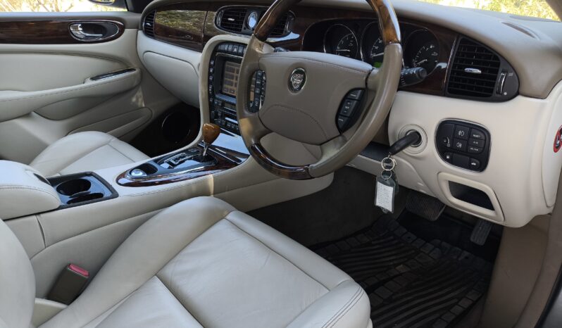 
								 2004 Model Jaguar XJ8 – 3.5 V8 • Otomatik  Klasik Statülü dolu									