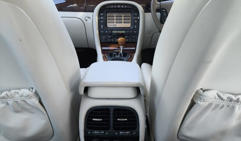 
								 2004 Model Jaguar XJ8 – 3.5 V8 • Otomatik  Klasik Statülü dolu									