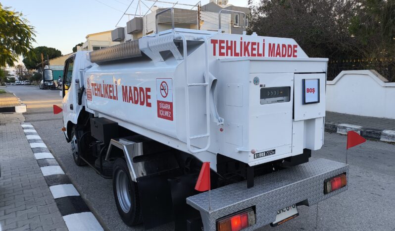 
								2014 Model Hıno Dutro Akaryakıt Tanker 2 Göz 3000 Lt dolu									