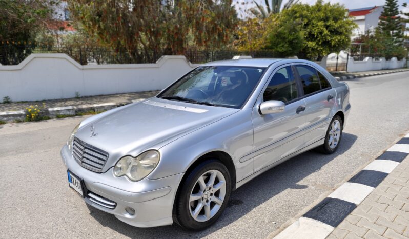 
								2005 Model Mercedes C 180 1.8 Benzin Otomatik dolu									