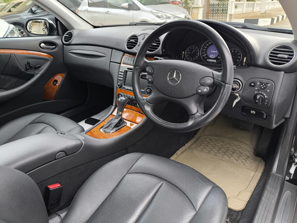 2005 Model Mercedes-Benz CLK 320i Coupe