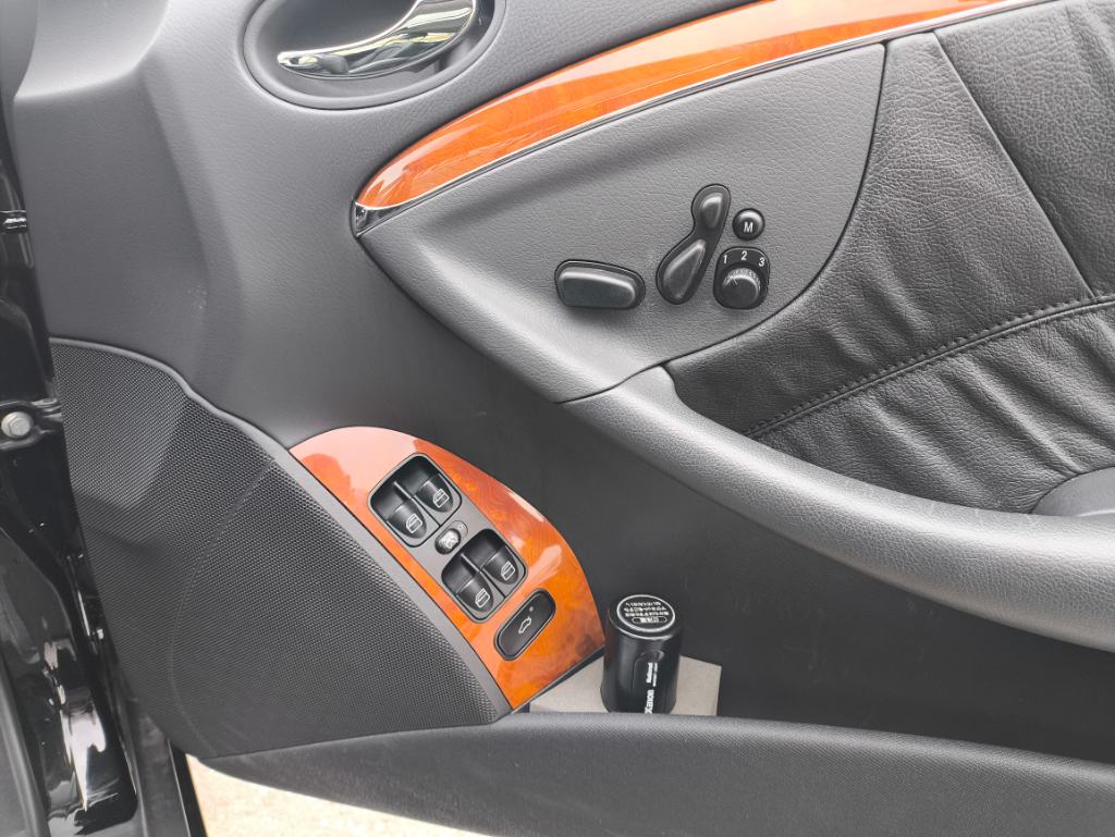 2005 Model Mercedes-Benz CLK 320i Coupe