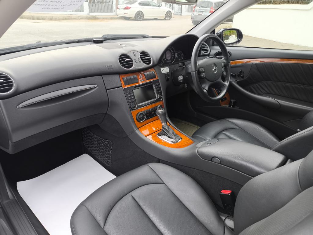 2005 Model Mercedes-Benz CLK 320i Coupe