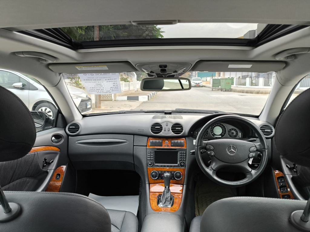 2005 Model Mercedes-Benz CLK 320i Coupe