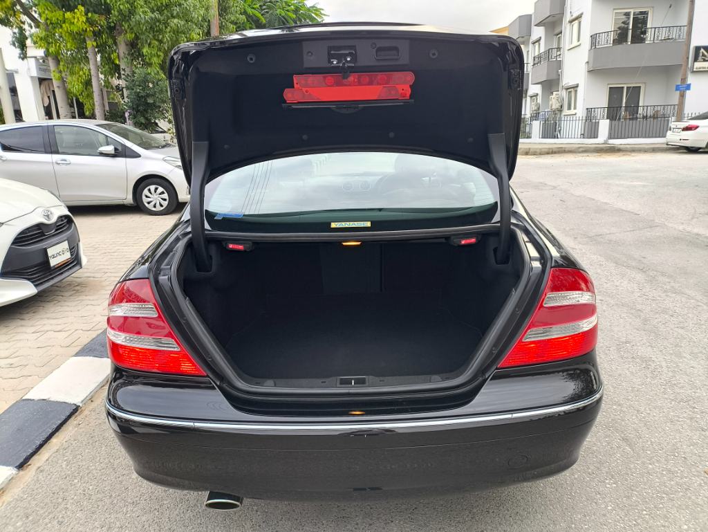 2005 Model Mercedes-Benz CLK 320i Coupe