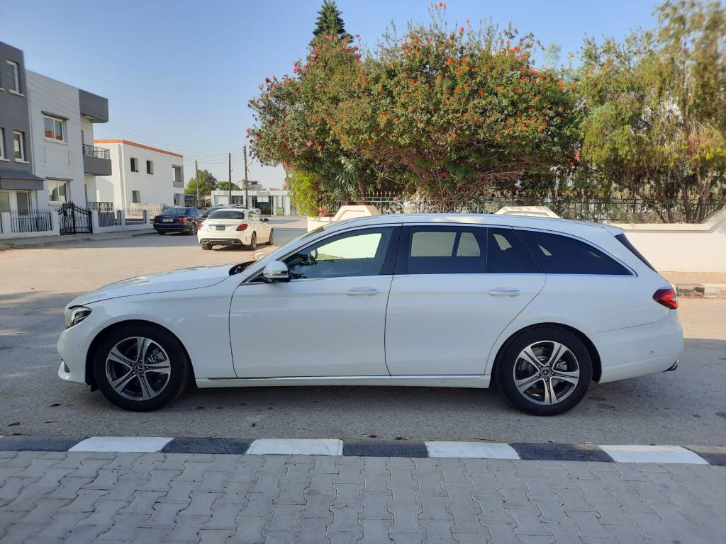 Mercedes-Benz E 220 D