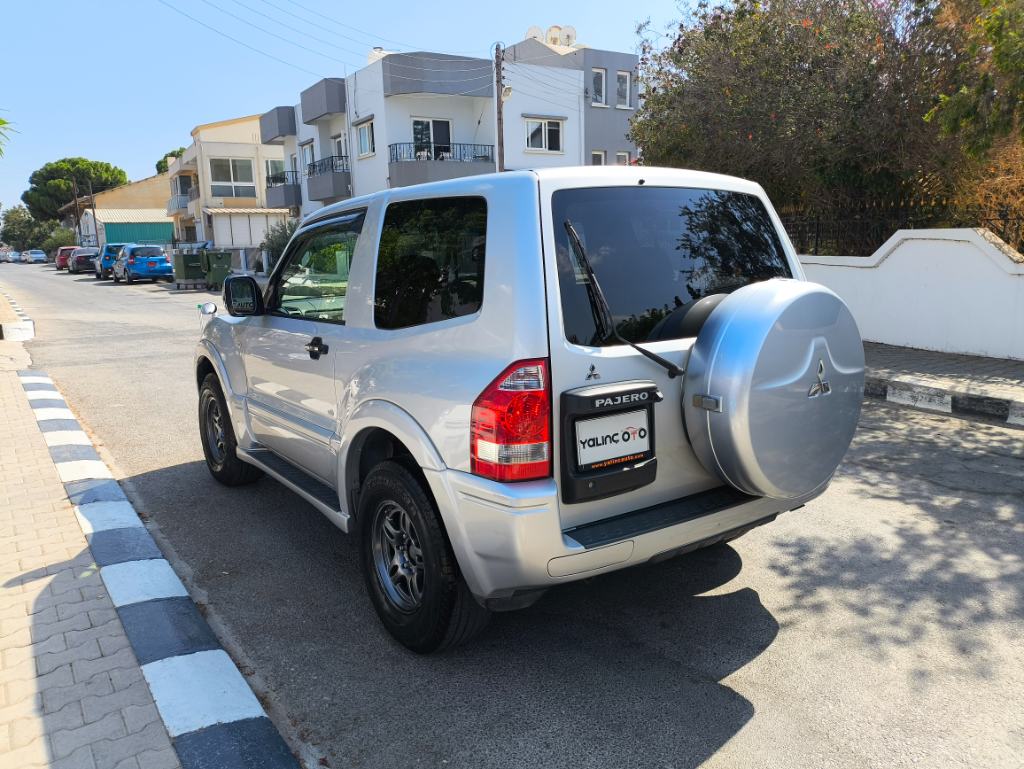 2003 Model Mitsubishi Pajero  3.0   V6