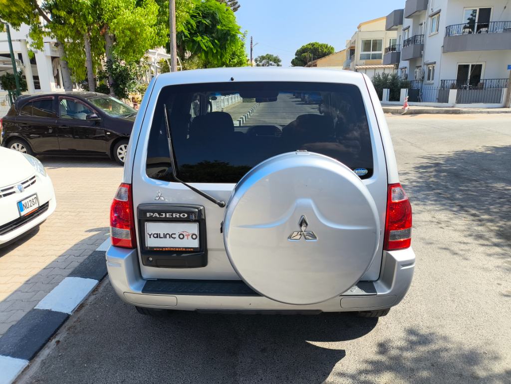 2003 Model Mitsubishi Pajero  3.0   V6