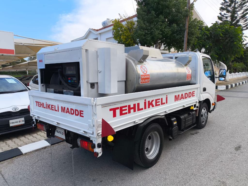2013 Model Toyota Dyna Akar Yakıt Tankeri Kamyon