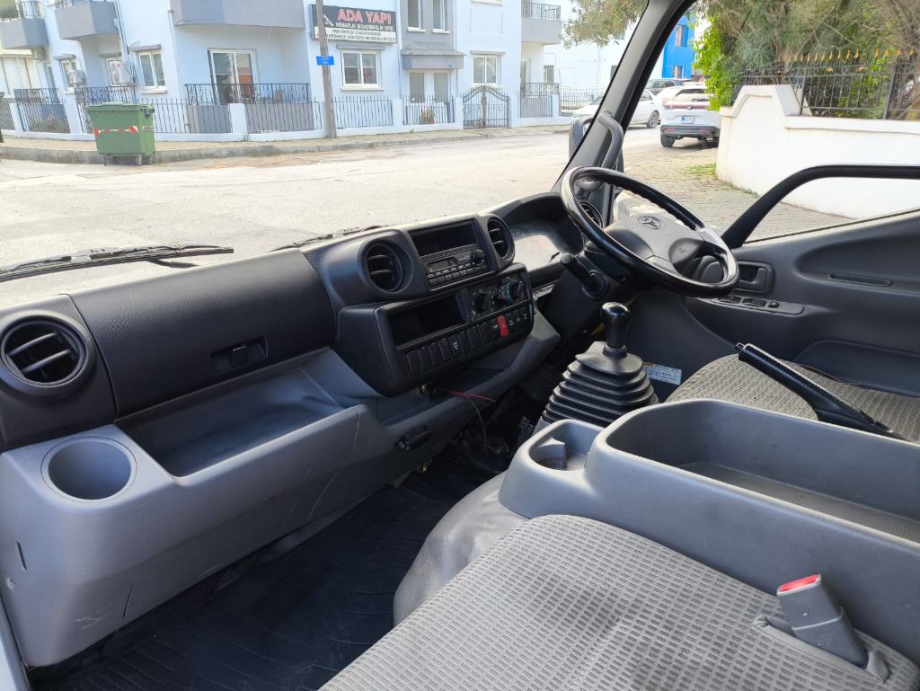 2013 Model Toyota Dyna Akar Yakıt Tankeri Kamyon