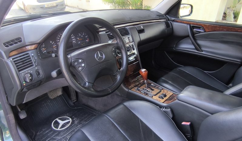 
								2002 Model Mercedes-Benz E 220D Elegance 2.2 Otomatik dolu									