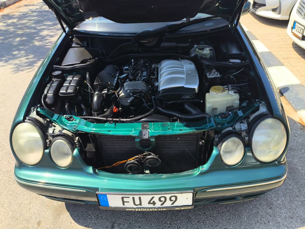2002 Model Mercedes-Benz E220d   2.2 cc