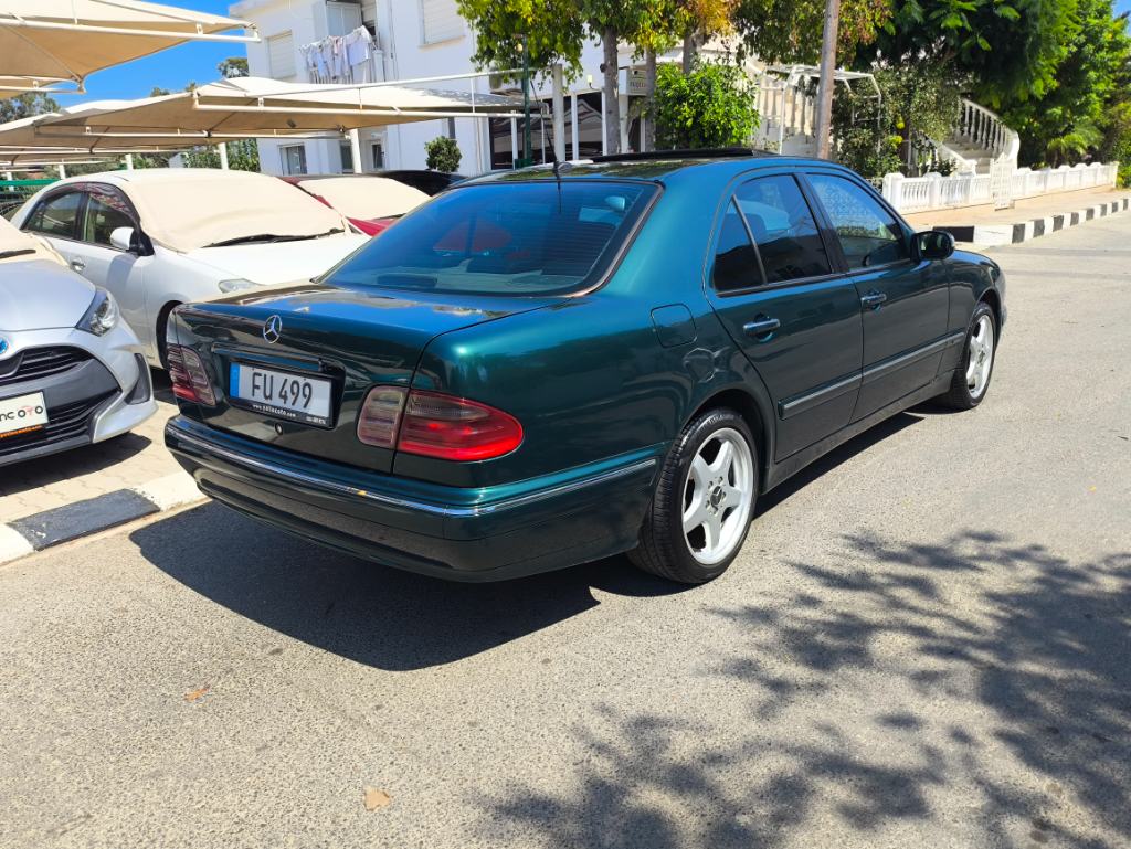 2002 Model Mercedes-Benz E220d   2.2 cc
