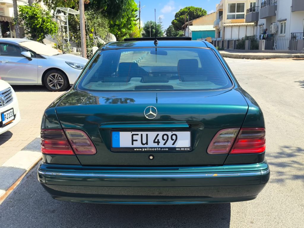 2002 Model Mercedes-Benz E220d   2.2 cc